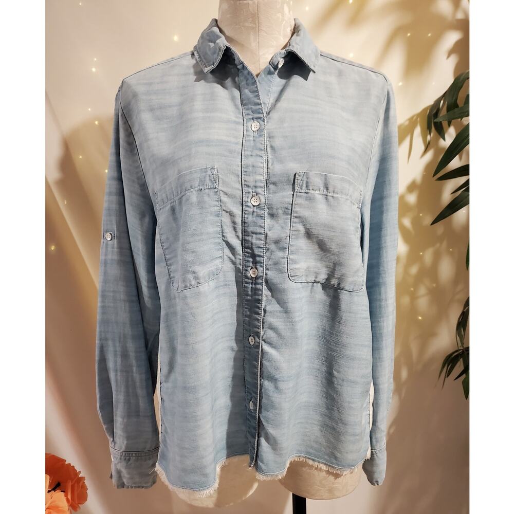 Bella Dahl Fray Hem Button Tencel Light Wash Denim Shirt Size M Roll Tab Sleeve